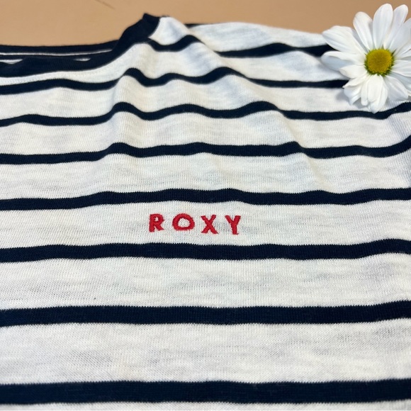 Roxy navy and white stripped short sleeved cropped top - Picture 4 of 8